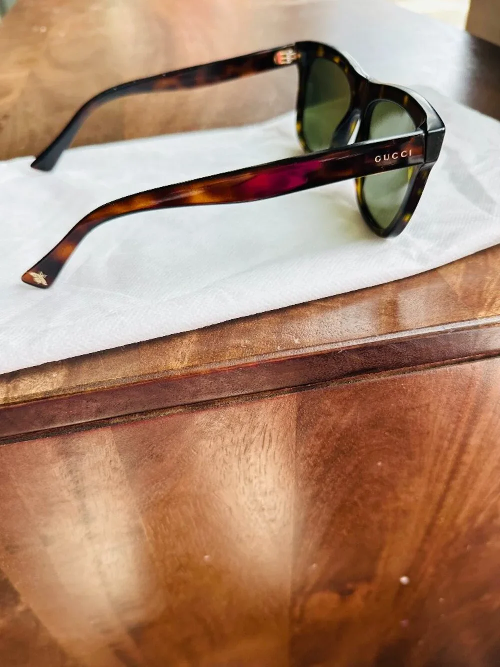 Gucci Tortoise Shell Sunglasses – Iconic Gold Bee Logo GG0034S - Picture 2 of 12